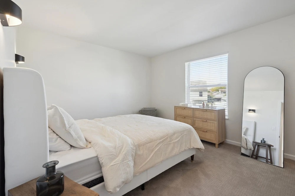 Tranquil Pet Friendly Retreat 3 Bedroom Residence by Estephanie Valdez