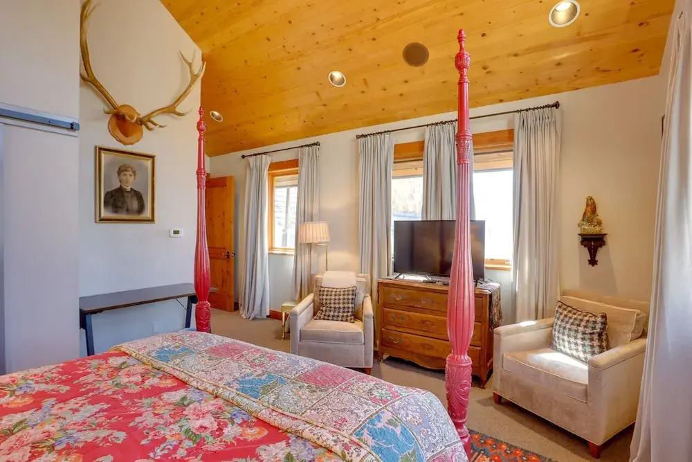 Telluride Mountain Chalet w/ Gym, Hot Tub & Views!