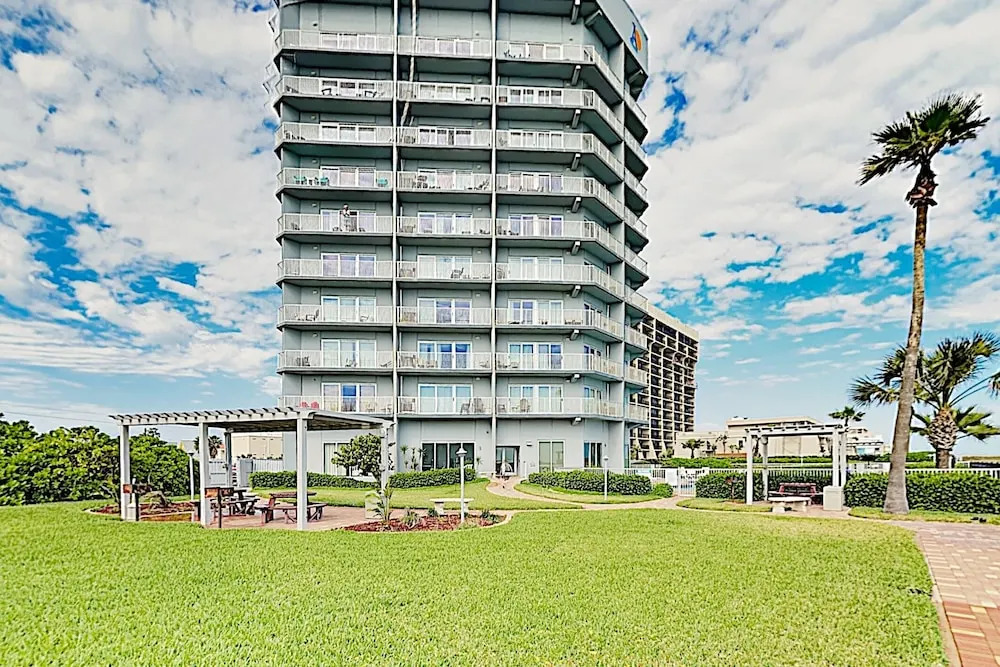 Updated Shorefront W/ Pool - Walk To Waves! 2 Bedroom Condo