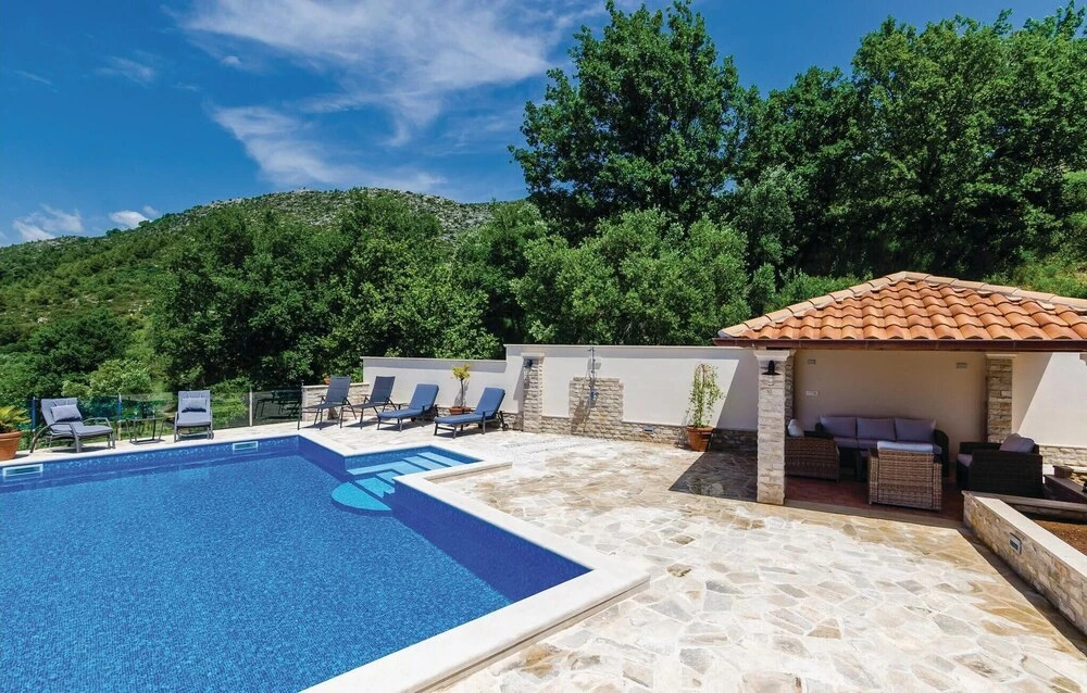 Stunning Home in Orasac With Wifi and 3 Bedrooms