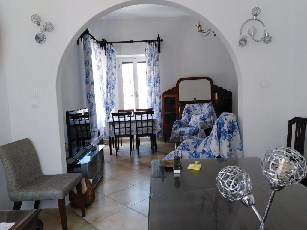 Epavli Sofia' s two Apartments in Horto, 30m from the sea