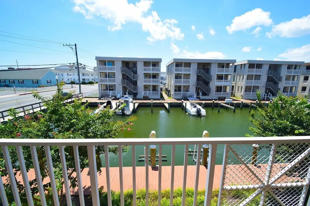 Laguna Vista 109 by RedAwning