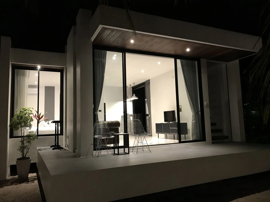 Lennon Maison