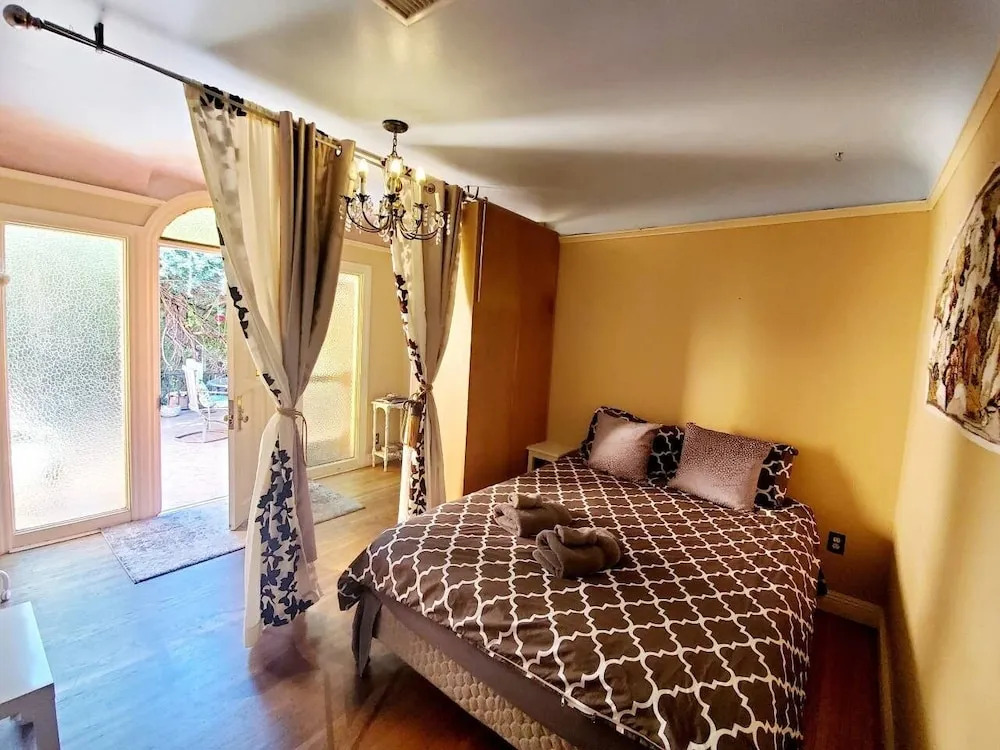 Retro Artistic 3br +loft@venice Short/long Stay 4 Bedroom Apts