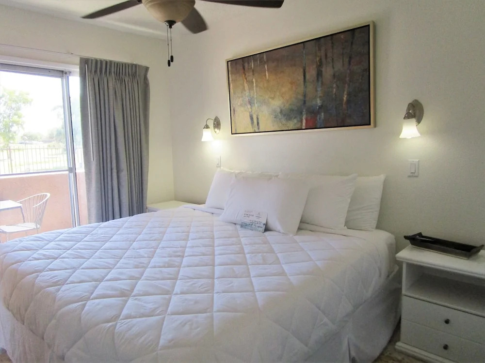 135 Fully Furnished, amenities galore! by RedAwning