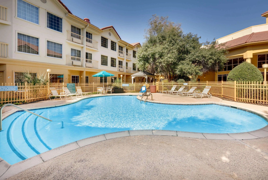 La Quinta by Wyndham Dallas - Addison Galleria