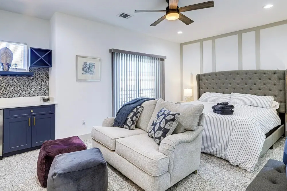 Modern Houston Retreat w/ Patio, 11 Mi to Dtwn