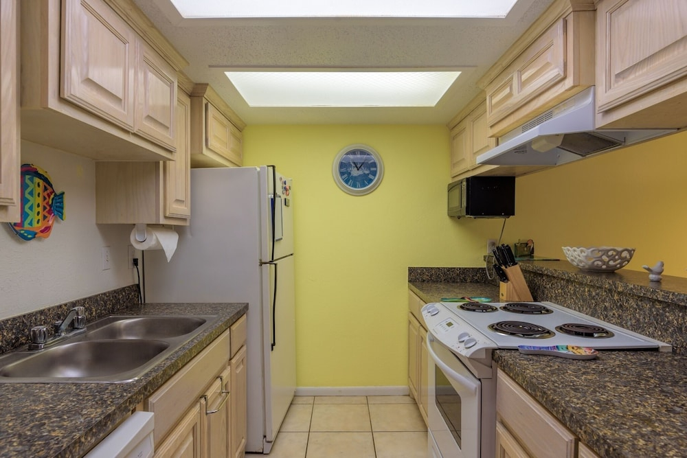 Tiki 215 - Cozy 1br Condo With King Bed Sleeps 4 1 Bedroom Condo