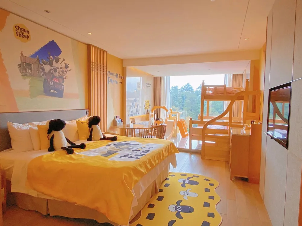 Bright QiandaoLake Resort