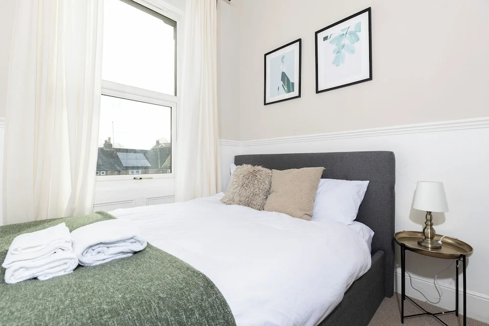 Bright 4-bedroom Maisonette in Gateshead