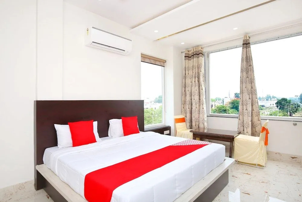 Oyo 40417 Hotel Grand Taj