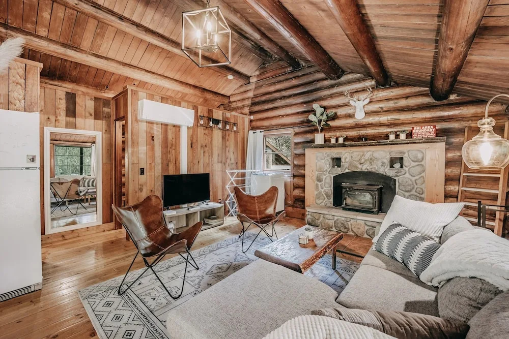 76GS - Genuine Log Cabin - WI-FI - Pets Ok - Sleeps 4