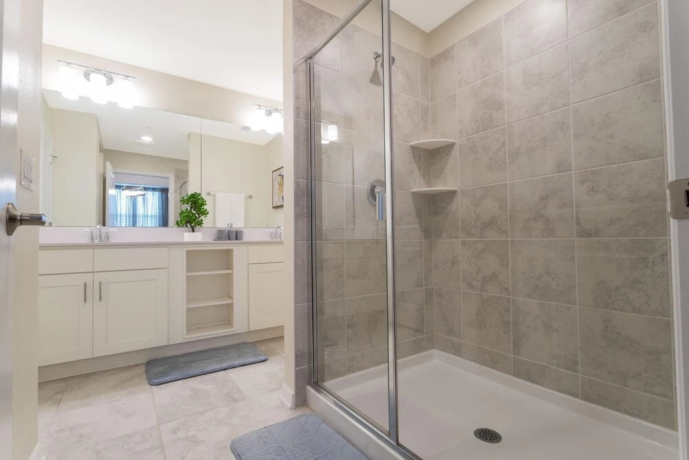 Gorgeous 2Bd Condo Close to Disney Storey Lake Resort 305 3151
