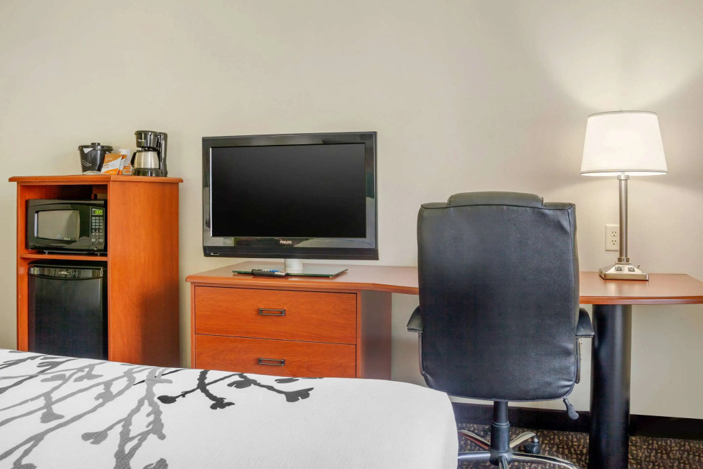 Sleep Inn & Suites Milwaukee Airport