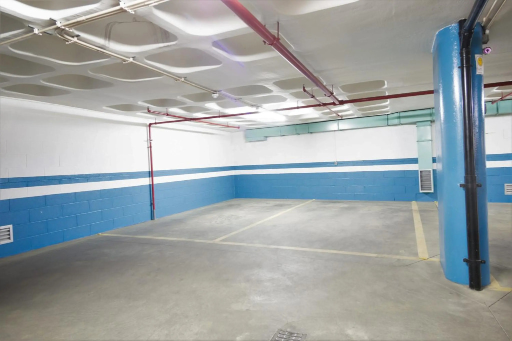 Nomad's Fine Arts in Chiado with Garage