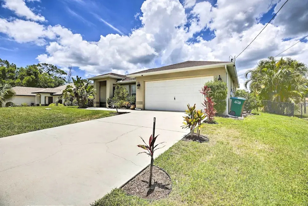 Dock & Canal Access: Cape Coral Family Home