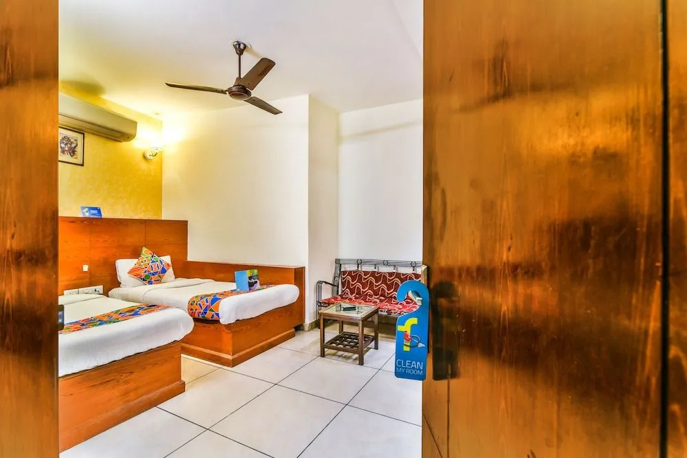 Hotel Le Grand - Walk-in from RK Ashram Metro Station