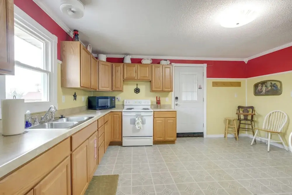 Walk to Nauvoo Temple: Remodeled Family Apartment