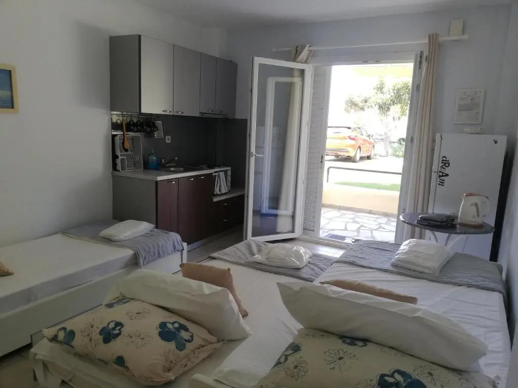 By the Sea Apartments-studios