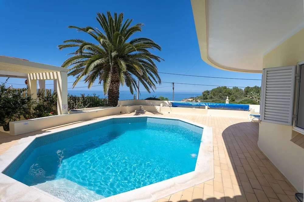 Silver Beautiful 4 Bedroom Vila Just Steps TO TH