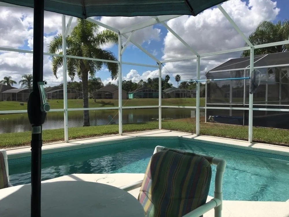 Executive 4 Bed/3 Bath/private Pool Near Disney 4 Bedroom Home