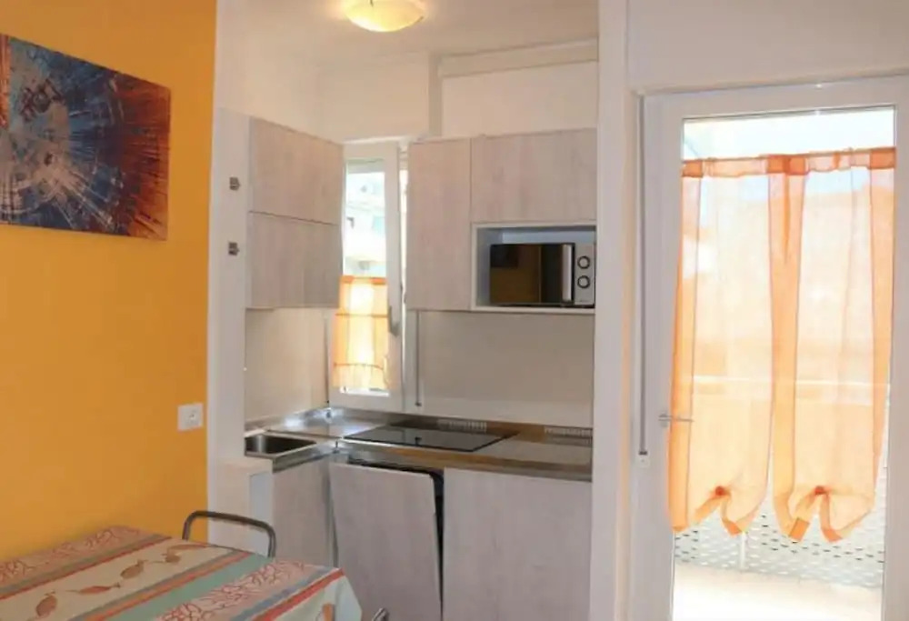 Sunny Apartment Near the Beach