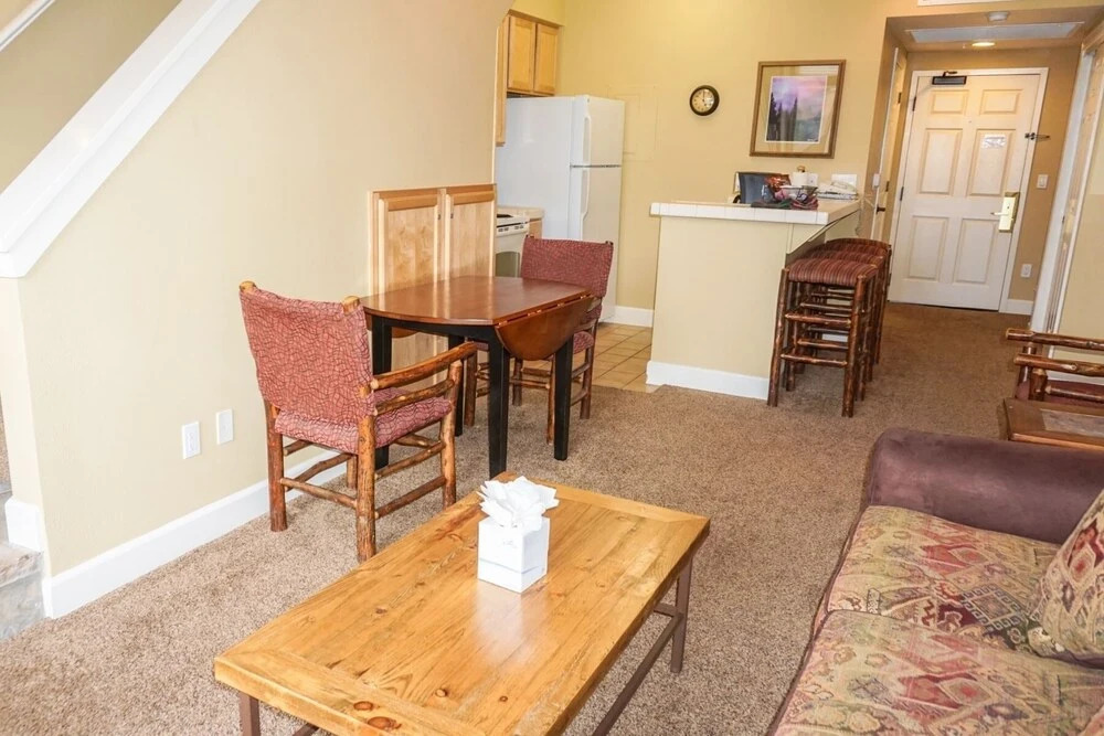 The Mountain Club #318 Village Plaza Studio Loft Suite - I condo
