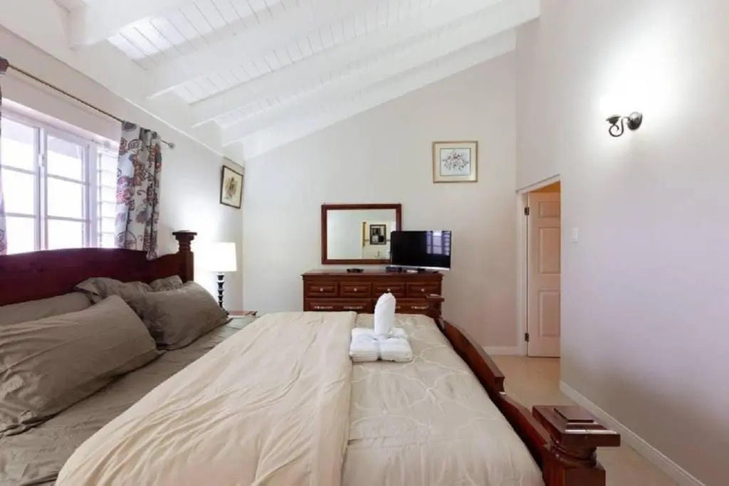 Loft - Sleeps 4 - Parking - Balcony