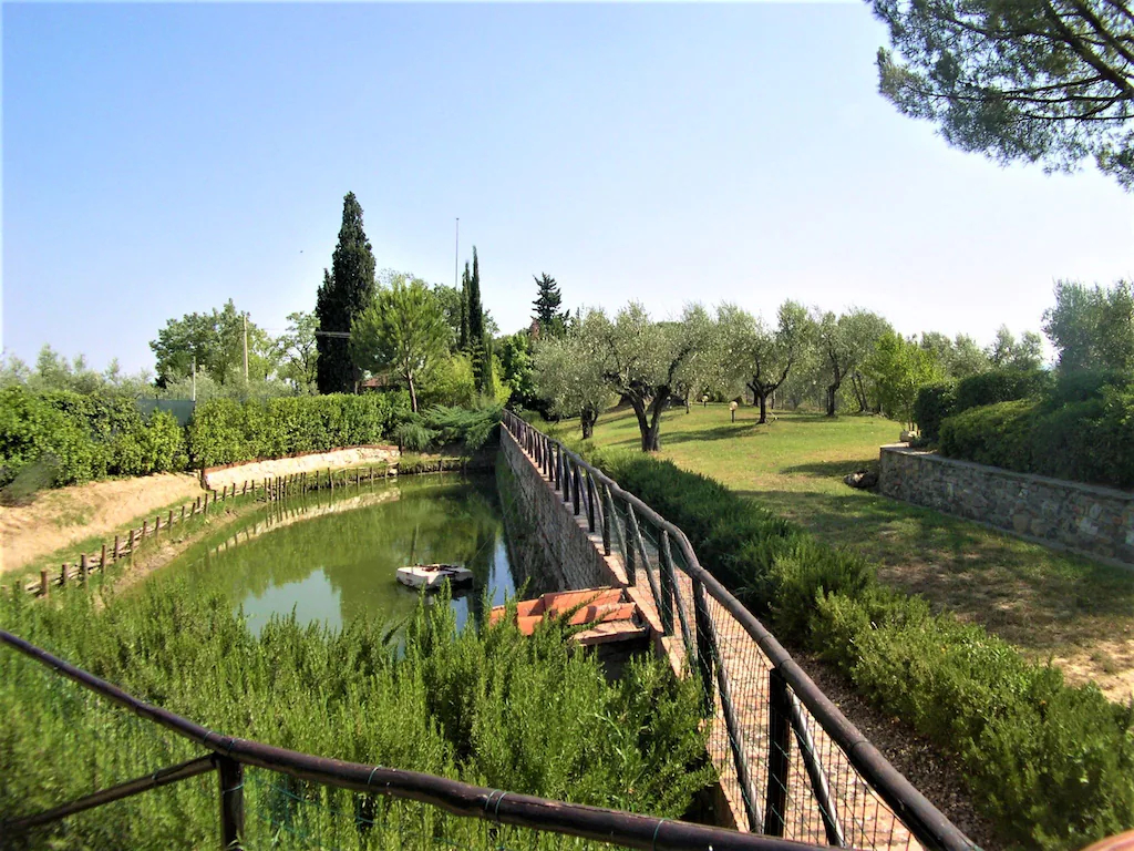 Flat with shared pool and air conditioning