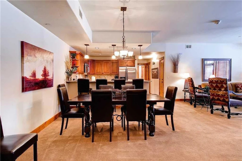5208 Emerald Lodge, Trappeur's Crossing Apartment 4