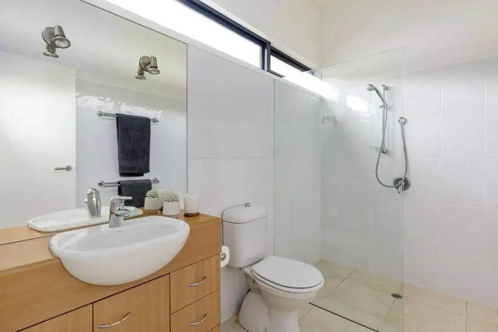 Sea Haven: coastal views, family retreat