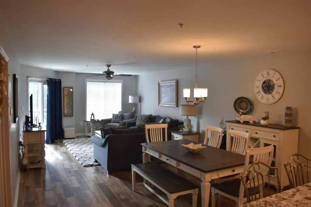 Db301 East Rochester Avenue, Unit 106