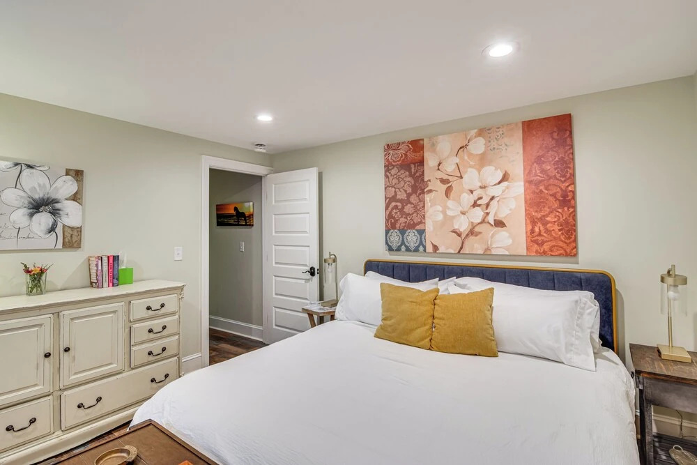 Explore Historic Dtwn Staunton! Walkable Apartment