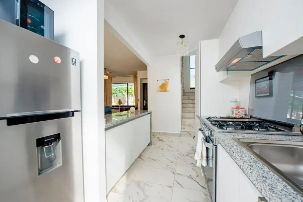 Charming & Comfortable House, 15 min to Downtown