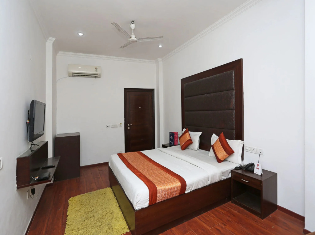 Hotel Pacific Inn Suites by OYO Rooms