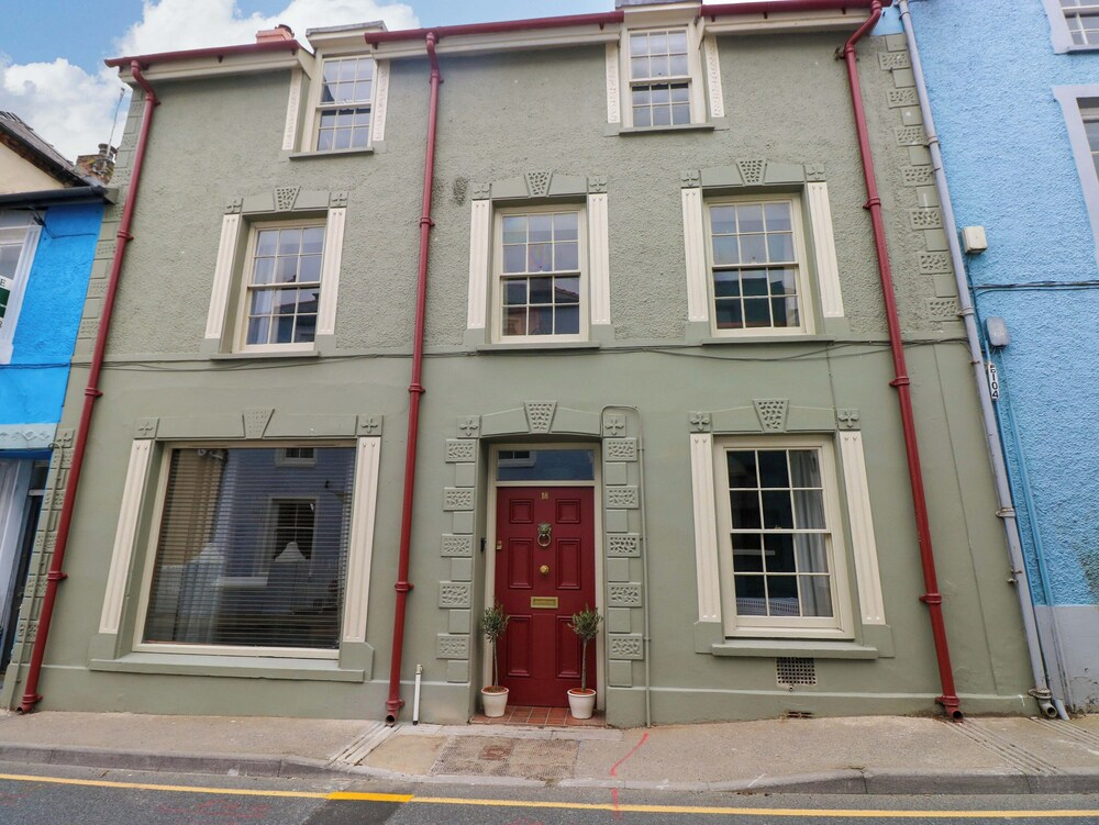 18 Main Street