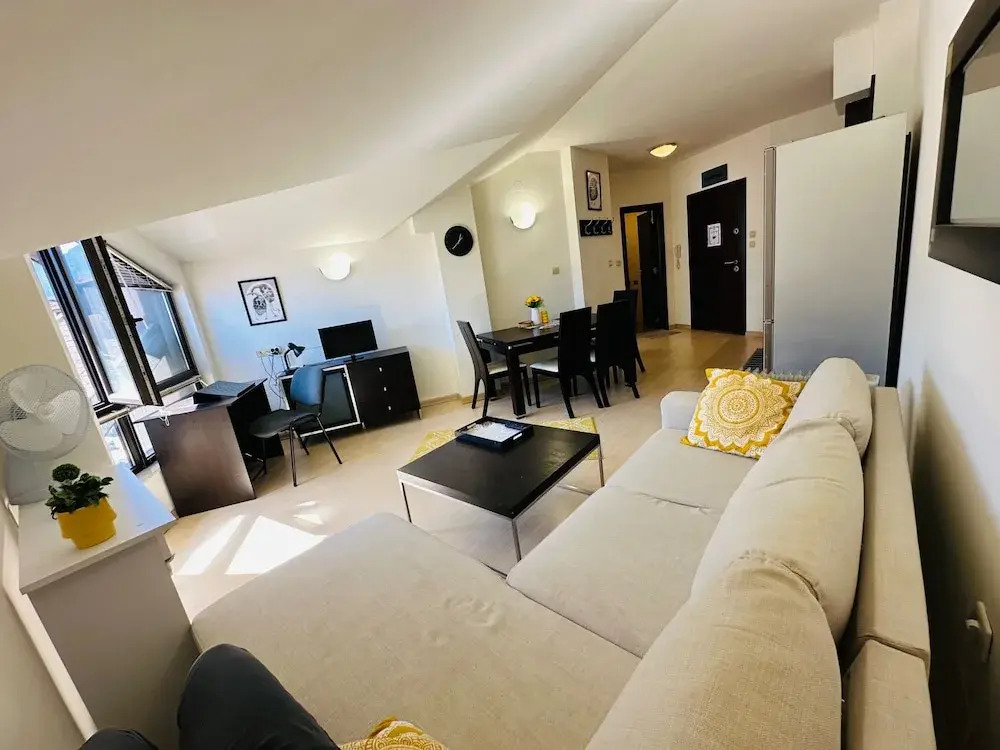 Central Art Apartment in Bansko With Mountain View