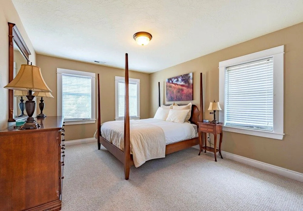Lincoln House 4 Bedroom Home by RedAwning