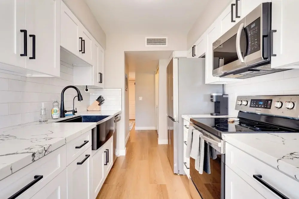 9 Mi to Downtown Tempe: Condo w/ Pool Access