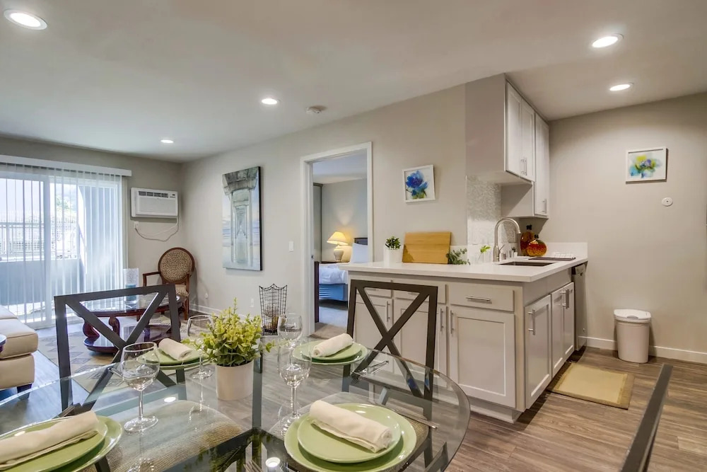 The Luxe Suites of Temecula Heights