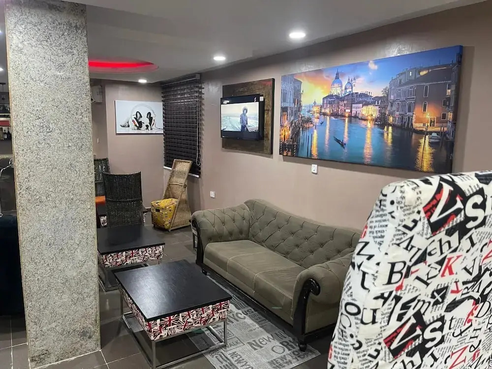 C to C Luxury Hotel and Suites