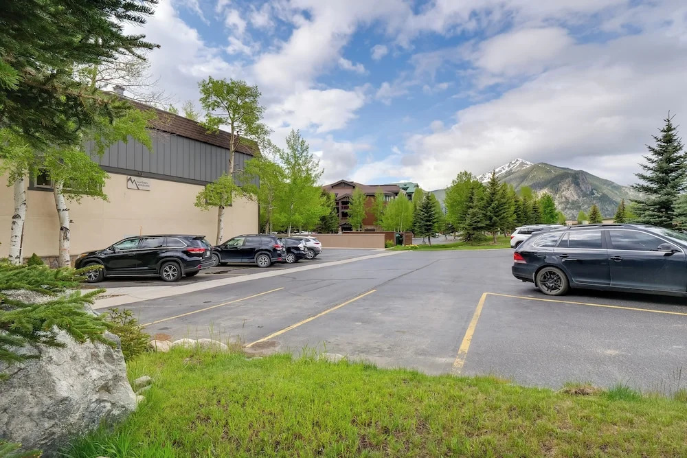 Walk to Ski Shuttle: Cozy Mountain Meadows Condo