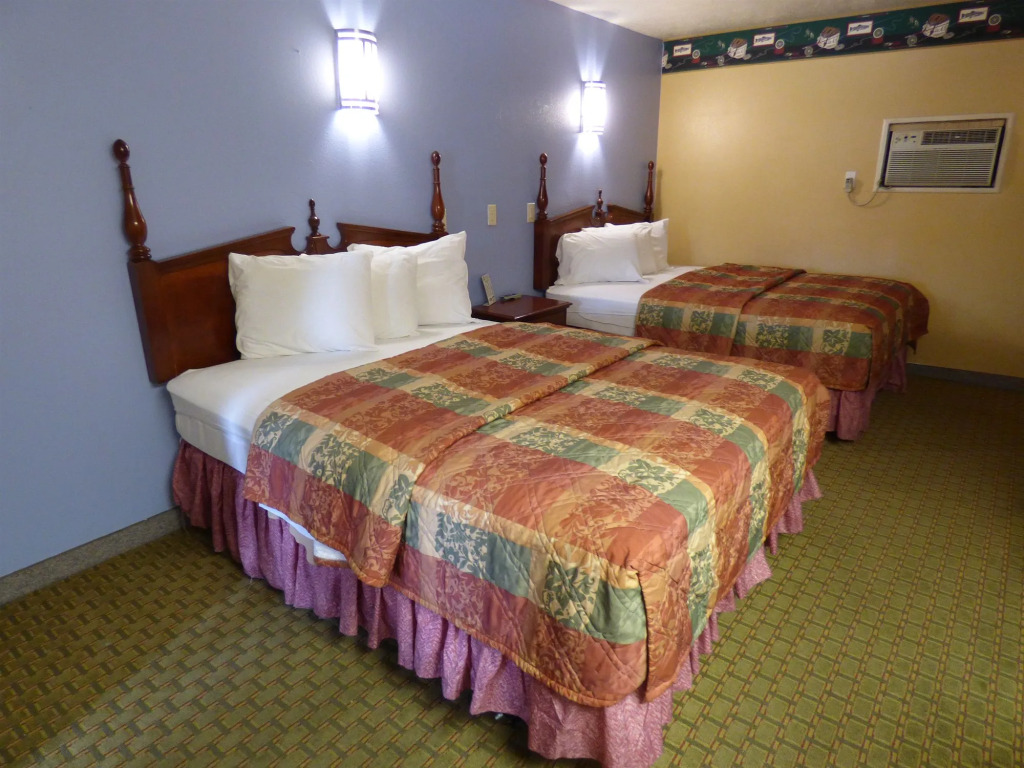 Coronada Inn & Suites