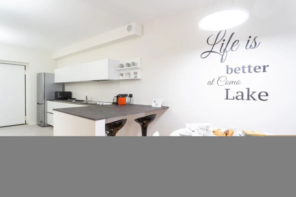 Da Pia in Historycal Como City Centre by Rent all Como