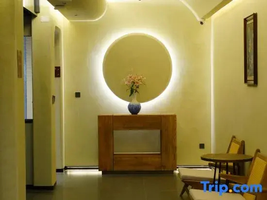 Mount Qingcheng · Moon Close to People Cliff Private Hot Spring Boutique Stay