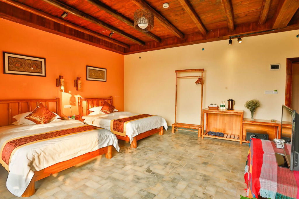 Yangshuo River Lodge Hotel--English speaking team&Swimming pool&Activties organized&Free pick up from Airport or TS over 3 nights