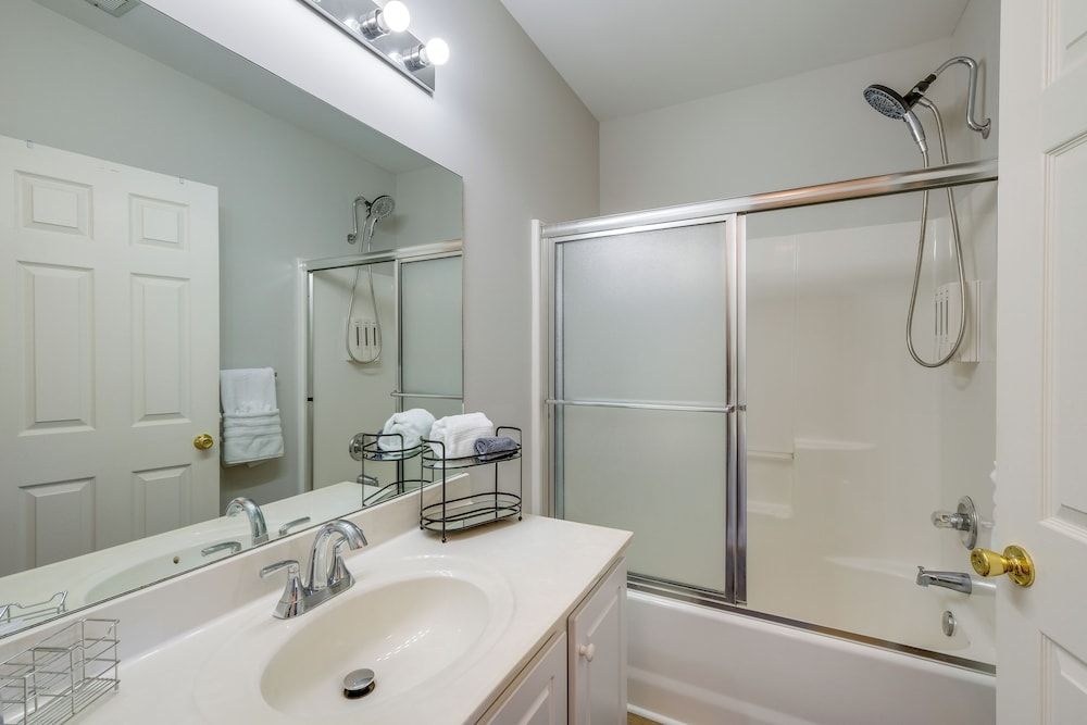 Dog-friendly Condo on Smith Mountain Lake