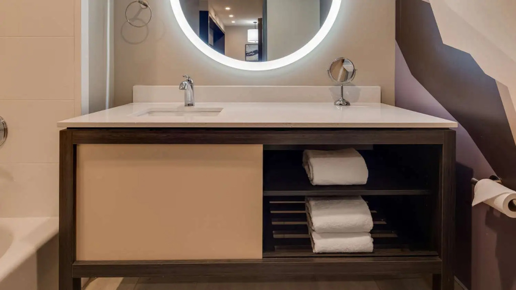 Best Western Plus Executive Residency Rigbys Water World Hotel