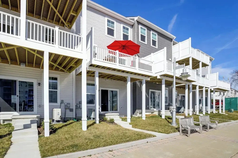 Walk to Dtwn: Waterfront Eastern Shore Townhome