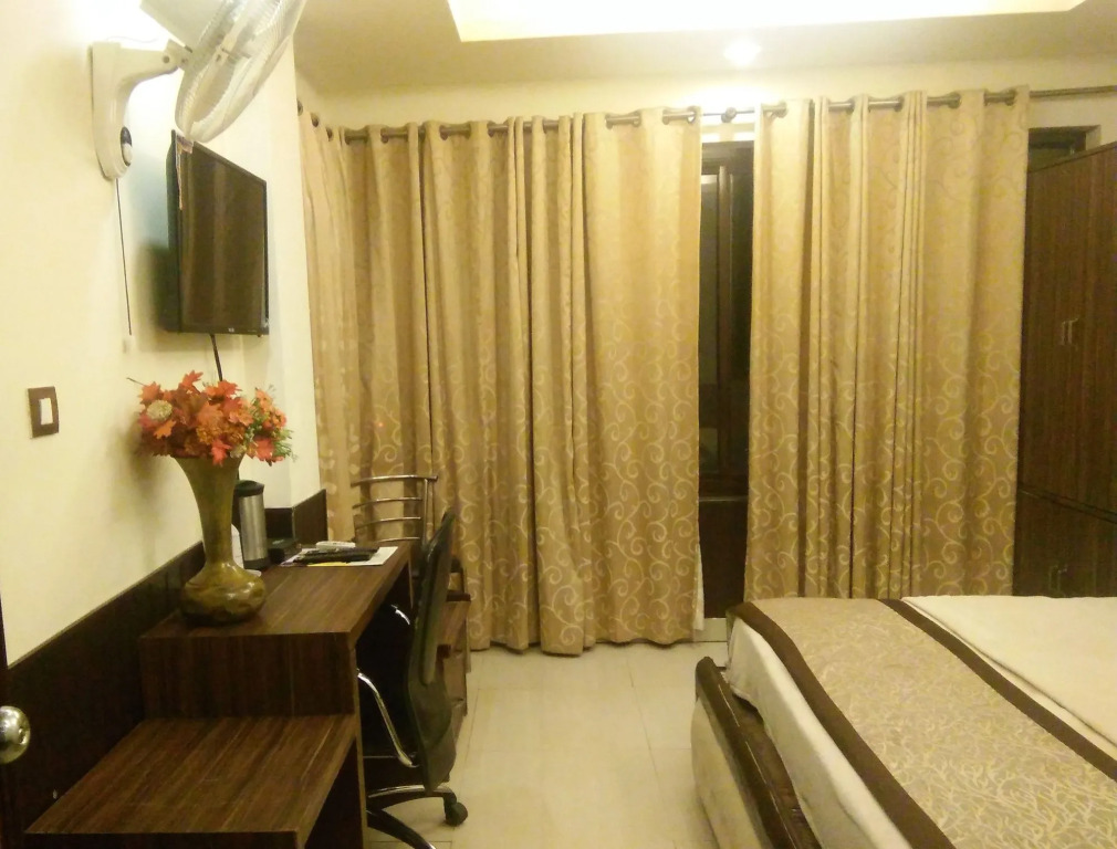 Hotel Rajpur Heights